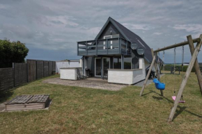 Nice Home In Ebeltoft With 4 Bedrooms, Sauna And Wifi, Ebeltoft